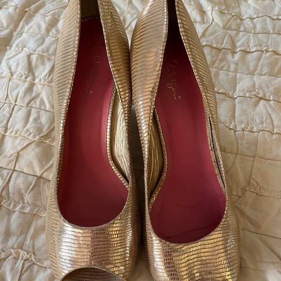 Lilly Pulitzer gold wedges - Picture 4 of 4